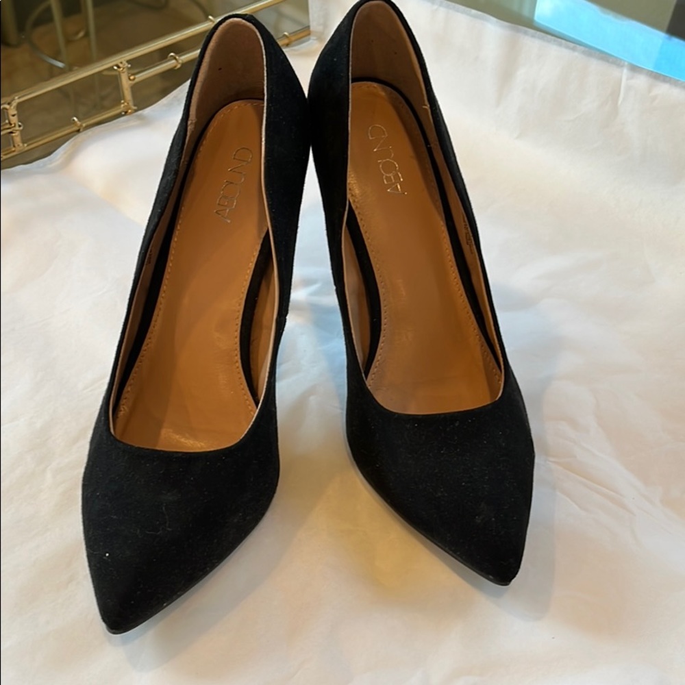Black Suede pump